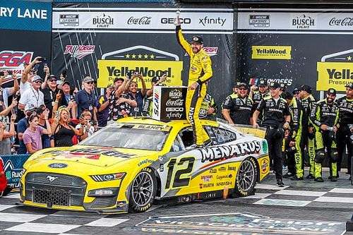 Blaney le gana a Harvick por 0s012 en Talladega