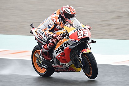 MotoGP Valencia: Marquez im nassen Warm-up vorn, Rossi starker Dritter
