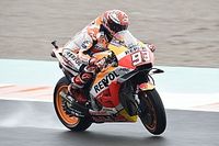 Márquez domina un warm up con lluvia en Valencia