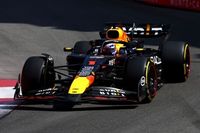 Jos Verstappen insiste en que el futuro de Max en Red Bull no está asegurado