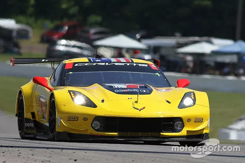 #4 Corvette Racing Corvette C7.R, GTLM: Oliver Gavin, Marcel F&Atilde;&curren;ssler