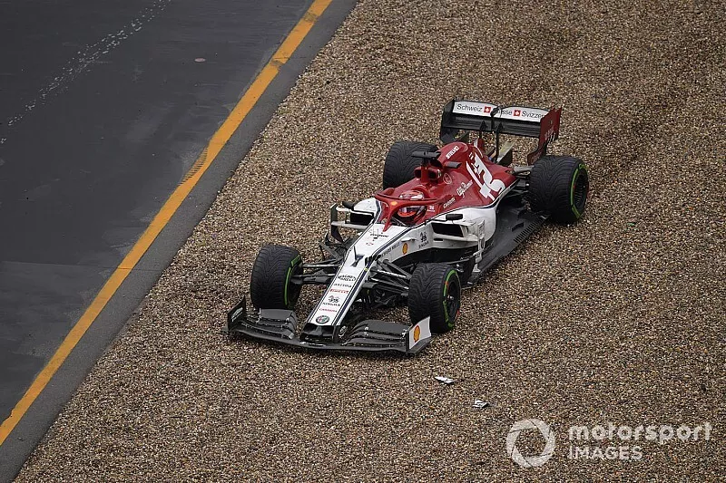 Kimi Raikkonen, Alfa Romeo Racing C38, takes to the gravel