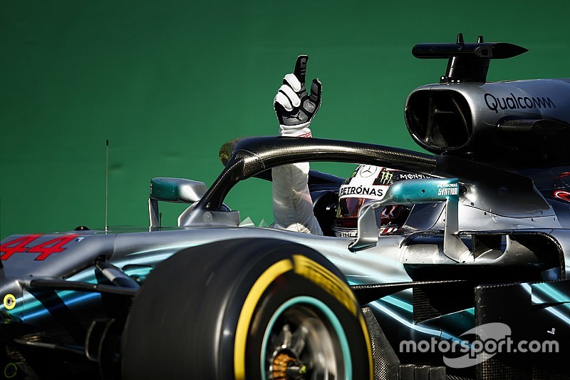 Hamilton não enfrenta dificuldades e vence na Hungria