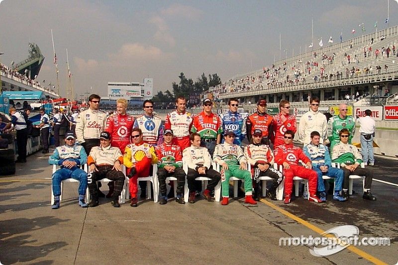 Foto de grupo pilotos clase 2002