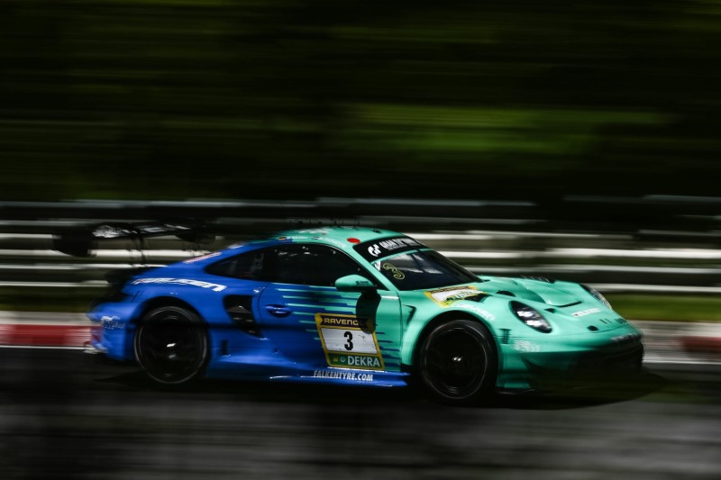 Falken-Show am Nürburgring: Porsche-Siegesserie geht weiter