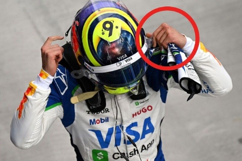 Isack Hadjar, con la mano herida