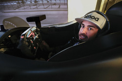 Fernando Alonso en el simulador de Honda Performance