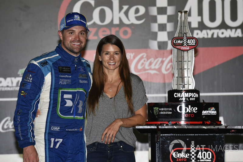 1. Ricky Stenhouse Jr., Roush Fenway Racing Ford, mit Freundin Danica Patrick