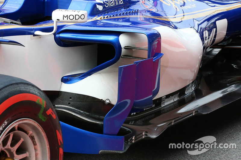 Sauber C36: bargeboards