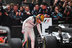 Ganador de la carrera Lewis Hamilton, Mercedes AMG F1 W08 en parc ferme