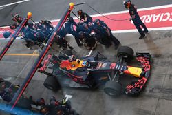 Daniel Ricciardo, Red Bull Racing RB13 pit stop