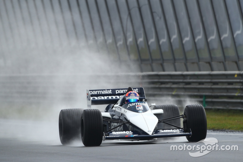 Jan Lammers demonstreert de Brabham-BMW BT52