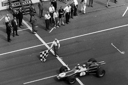 Zieldurchfahrt: Jack Brabham, Brabham BT24, Repco