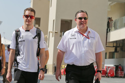 Stoffel Vandoorne, McLaren piloto de prueba y reserva con Zak Brown, Director Ejecutivo de McLaren