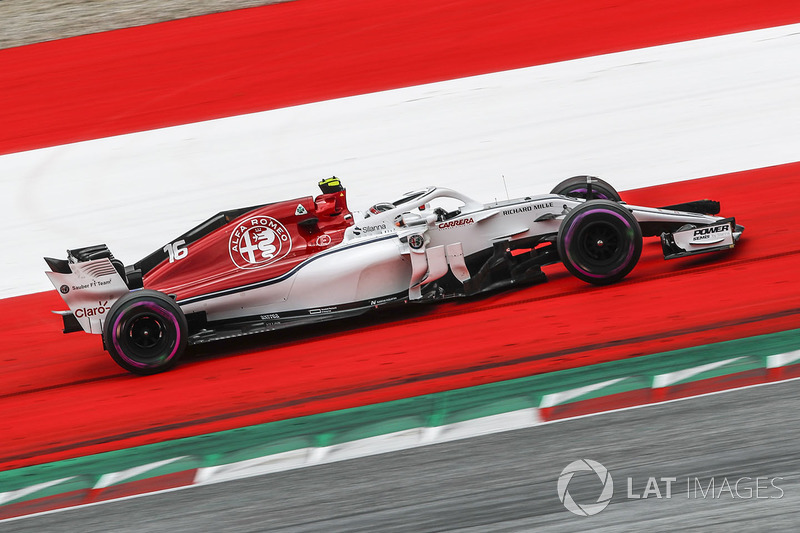 Charles Leclerc, Sauber C37 sort au large