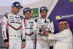 Podio LMP1: tercer lugar Neel Jani, Andre Lotterer, Nick Tandy, Porsche Team