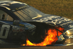 Danica Patrick, Stewart-Haas Racing Ford se incendia
