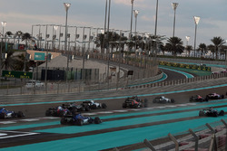 Kevin Magnussen, Haas F1 Team VF-17 and Marcus Ericsson, Sauber C36 run wide at the start of the rac
