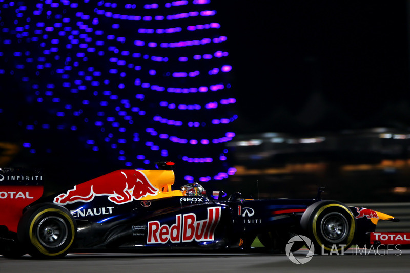 Vettel chegou ao GP de Abu Dhabi com 13 pontos de frente após suas vitórias. Mesmo tendo que largar de último em Yas Marina, por seu combustível acabar na classificação, ele foi o 3º.