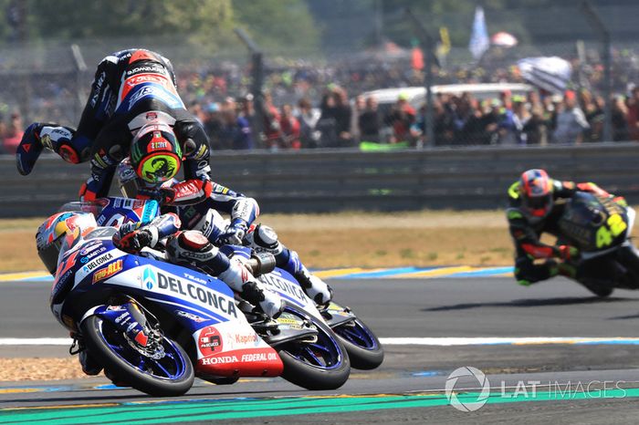 Choque de Marco Bezzecchi, Prustel GP, Jorge Martin, Del Conca Gresini Racing, Fabio Di Giannantonio, Del Conca Gresini Racing Moto3