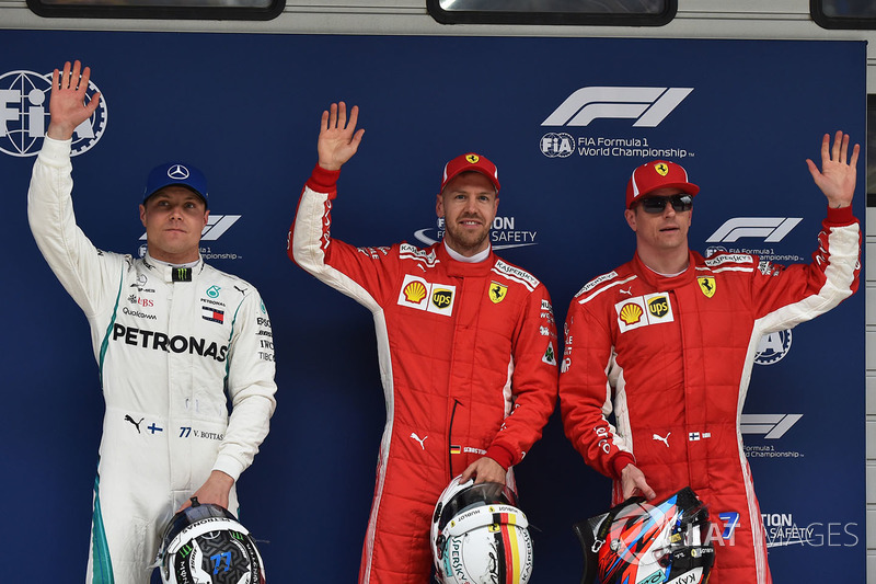 Le poleman Sebastian Vettel, Ferrari, le deuxième, Kimi Raikkonen, Ferrari, le troisième, Valtteri Bottas, Mercedes AMG F1