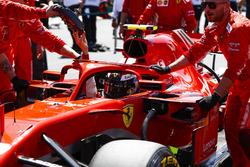 Kimi Raikkonen, Ferrari SF71H, in griglia