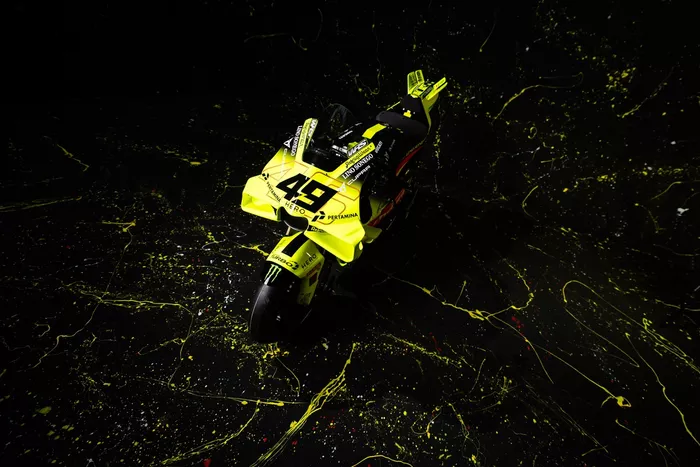 VR46カラーリング 
