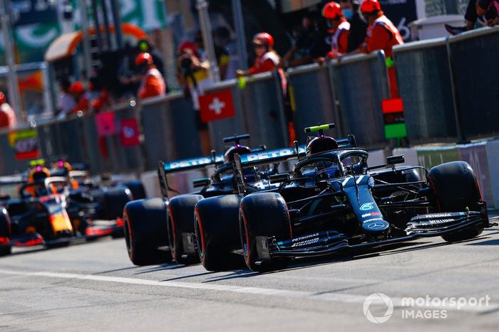 Valtteri Bottas, Mercedes F1 W11, Lewis Hamilton, Mercedes F1 W11, Alex Albon, Red Bull Racing RB16