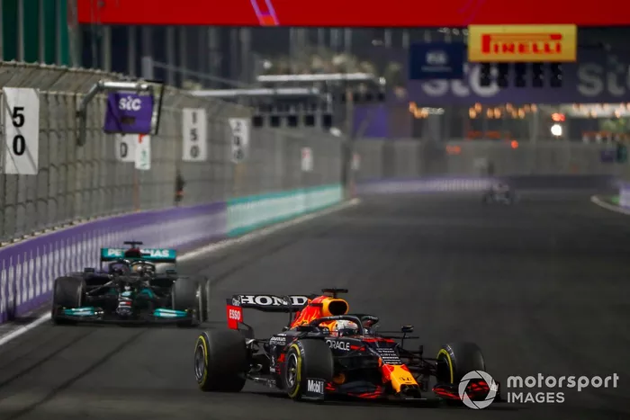 Max Verstappen, Red Bull Racing RB16B, Lewis Hamilton, Mercedes W12
