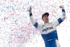 Race Winner Brad Keselowski, Team Penske, Ford Mustang Reese/DrawTite