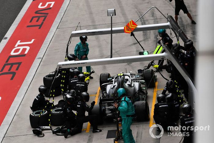 Valtteri Bottas, Mercedes AMG W10, en el pitlane