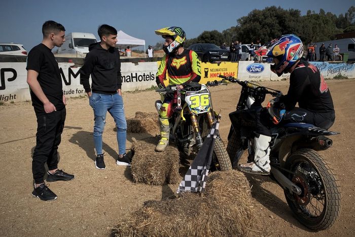 Joan Mir, Suzuki y Pedri González, Futbolista del FC Barcelona 