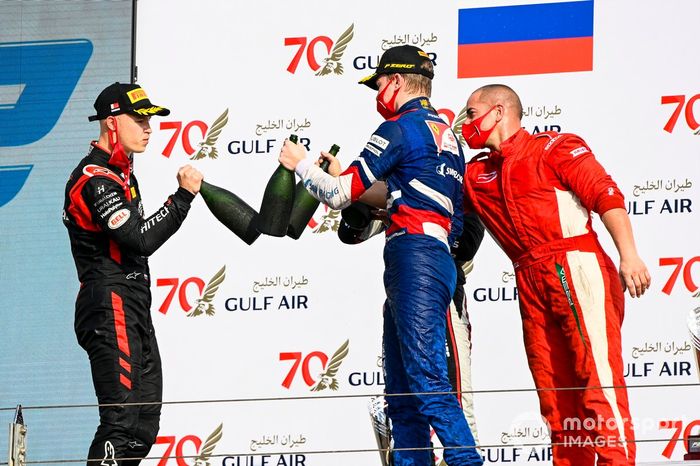 Nikita Mazepin, Hitech Grand Prix, Race Winner Robert Shwartzman, Prema Racing and Winning Constructor Representative celebrate on the podium with the champagne