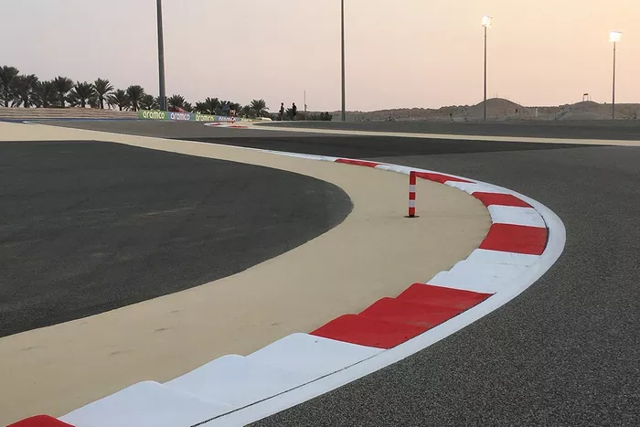 Detalle de los pianos de Sakhir