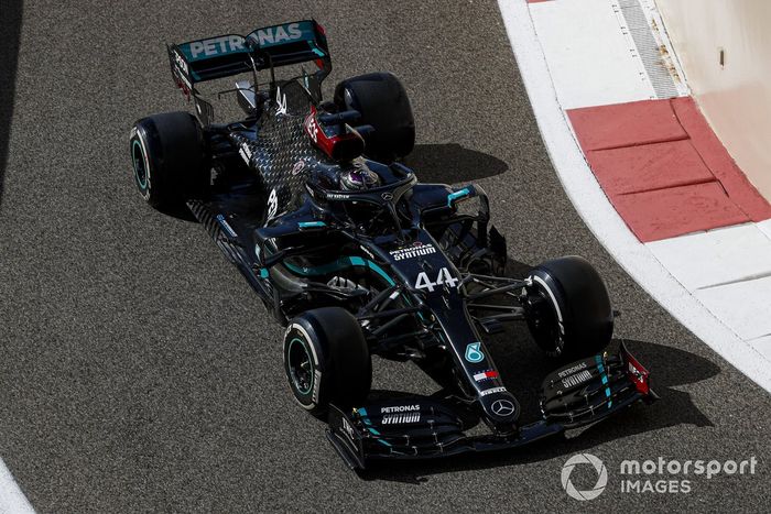 Decoración del Mercedes F1 W11 de negro para luchar contra el racismo (2020)