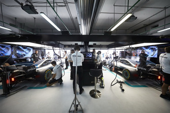 Valtteri Bottas, Mercedes AMG F1 W09, et Lewis Hamilton, Mercedes AMG F1 W09