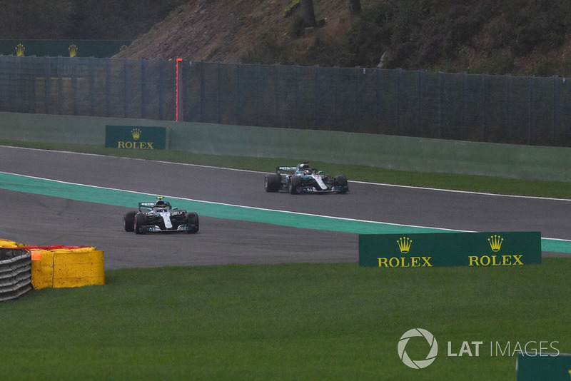 <img src="https://cdn-1.motorsport.com/static/custom/car-thumbs/F1_2018/TESTS/mercedes.png" alt="" width="250" /> Mercedes