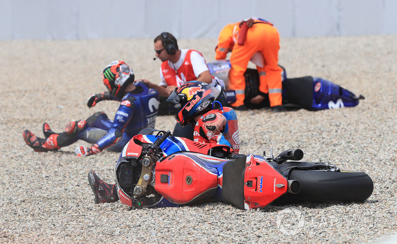 Stefan Bradl, HRC Honda Team, Maverick Viñales, Yamaha Factory Racing, dopo l'incidente