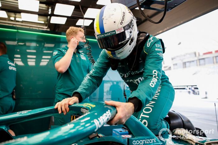 Sebastian Vettel, Aston Martin AMR22

