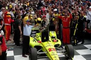 Race Winner Simon Pagenaud, Team Penske Chevrolet