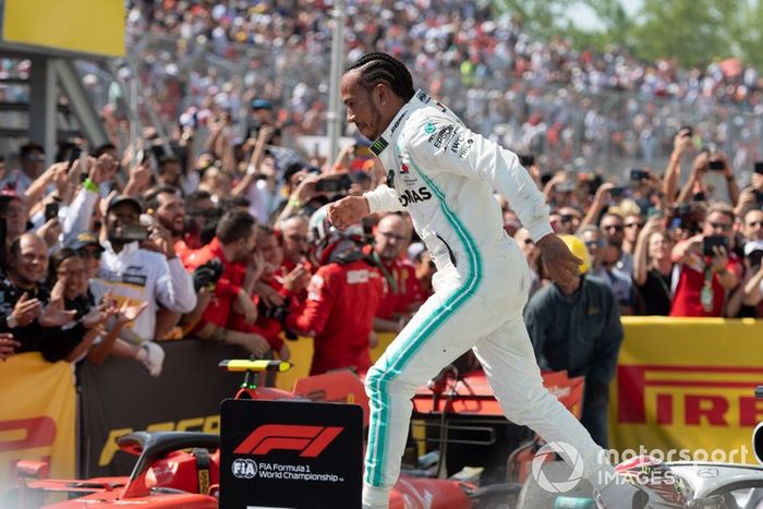 Lewis Hamilton, Mercedes AMG F1, 1ª posición celebra en el Parc Ferme