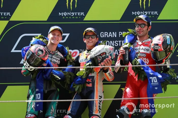 Podio: 1º Marc Marquez, 2º Fabio Quartararo, 3º Danilo Petrucci

