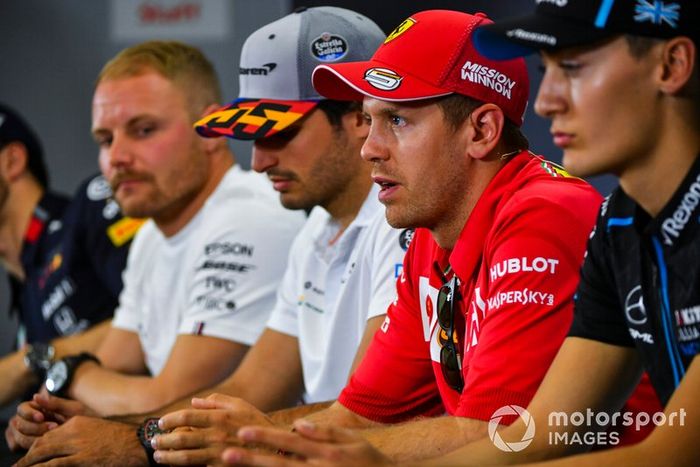 Sebastian Vettel, Ferrari, George Russell, Williams Racing, Carlos Sainz Jr, McLaren y Valtteri Bottas, Mercedes AMG F1 en Conferencia de Prensa 
