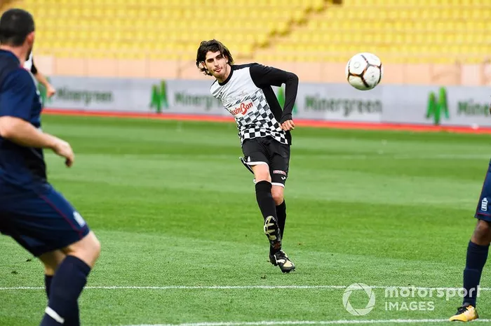 Antonio Giovinazzi plays football