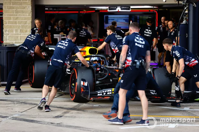La mécanique pousse Max Verstappen, Red Bull Racing RB20