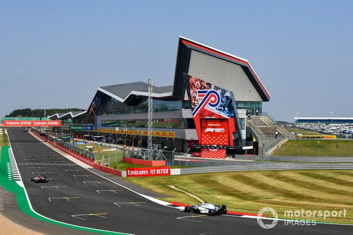 Antonio Giovinazzi, Alfa Romeo Racing C39, George Russell, Williams FW43