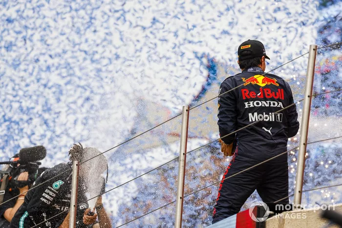 Podio: tercer lugar Sergio Pérez, Red Bull Racing