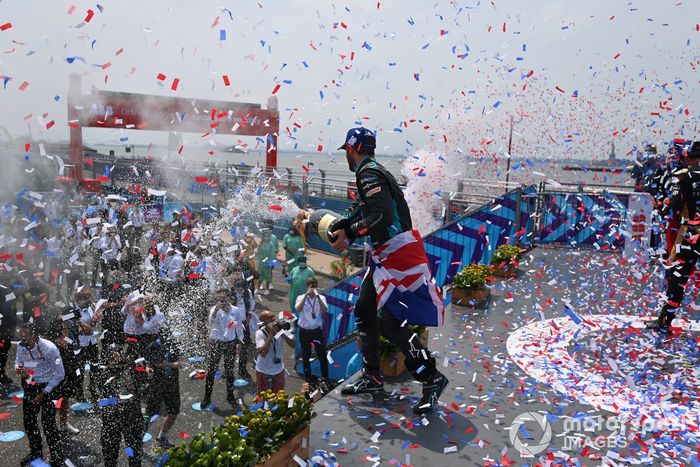 Podio: ganador Sam Bird, Jaguar Racing