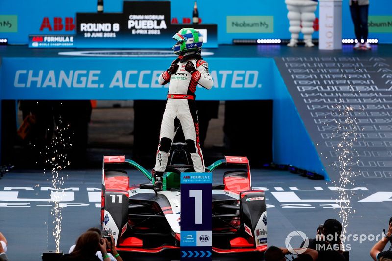 Podio: ganador Lucas Di Grassi, Audi Sport ABT Schaeffler