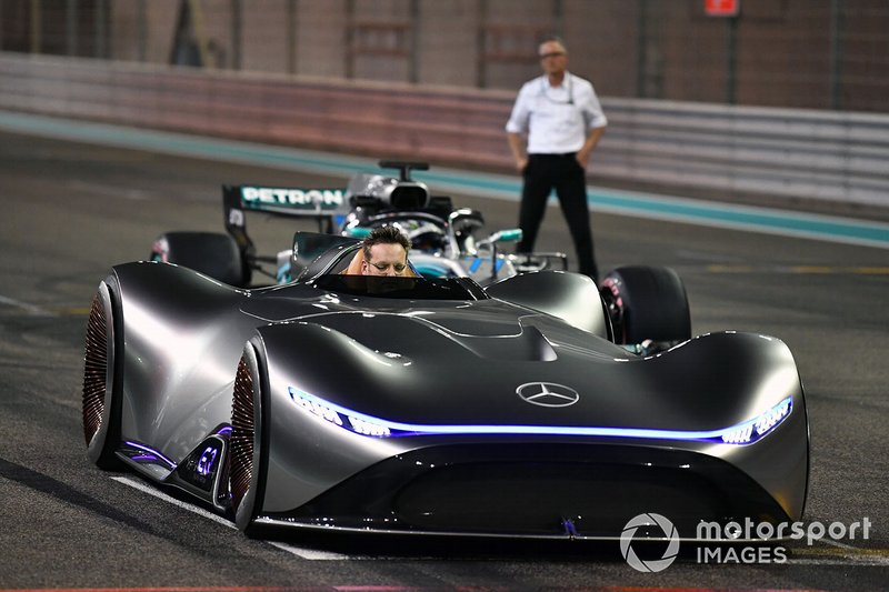 Le concept-car Mercedes-Benz EQ Silver Arrow